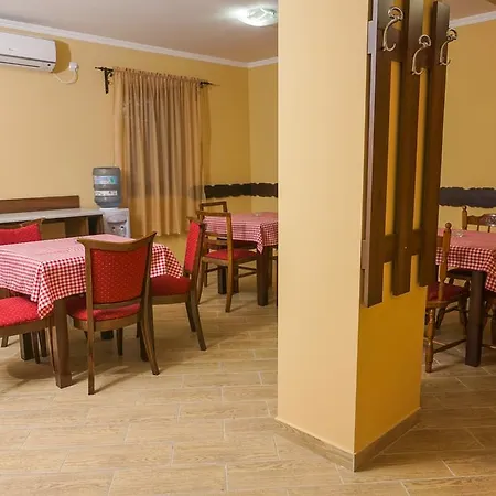 Amfora Πανσιόν *